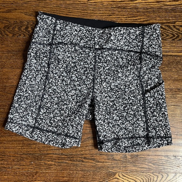 Lululemon sole training black/white bike shorts 10 - Picture 1 of 8